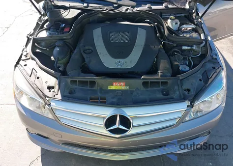 2010 Mercedes-Benz C 300 Luxury/Sport z USA, uszkodzony, nr VIN WDDGF5EB8AR117767